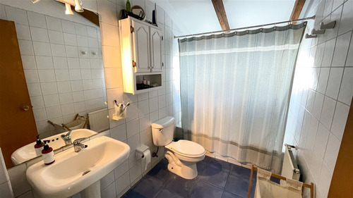 Casa En Venta De 6 Dorm. En Vitacura
