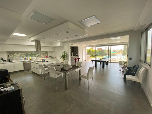 Casa 5 Amb 585 M² Cub C/ Garage 3 Autos Y Piscina Vista Al Lago - Terravista
