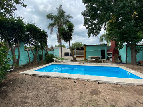 Venta Casa De 2 Dormitorios Con Parque Y Piscina - Alvarez