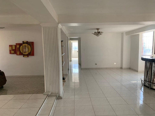 Imagen 3 de 12 de Venta De Hermoso Penthouse En Res. Tamarindo, Maracay. 04124827470