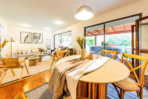 Casa En Venta De 4 Dorm. En Colina