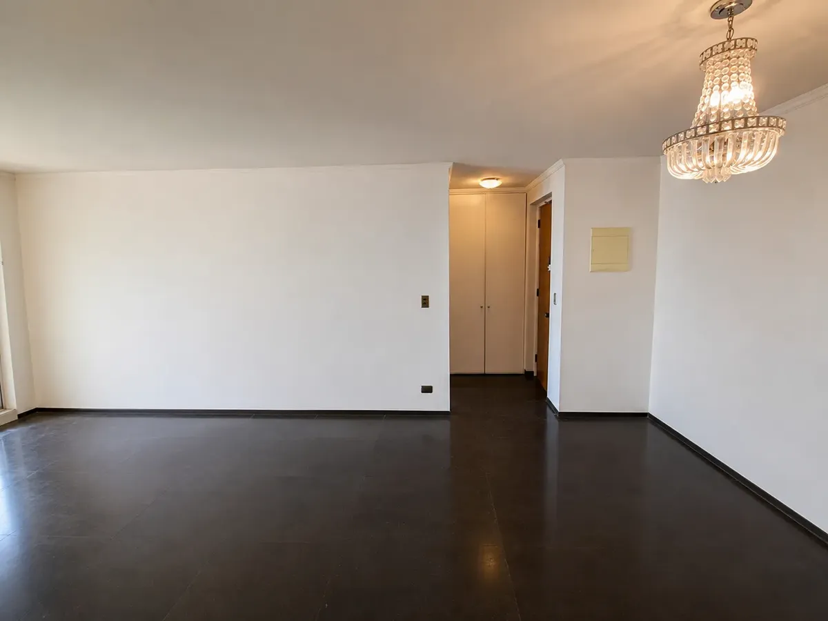 Imagen 3 de 11 de Amplio Dpto En Arriendo 4d 2b Estacionamiento Y Bodega