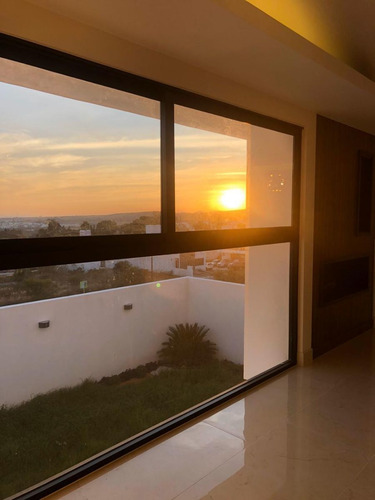 Residencia En Lomas De Juriquilla, De Autor, Sótano, Jardín, Bar, Doble Altura