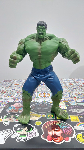 Figura Articulada Increible Hulk De 26 Cm (Usado)