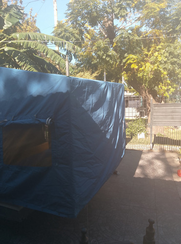 Trailer Con Carpa Con Lona Protectora De Lluvia