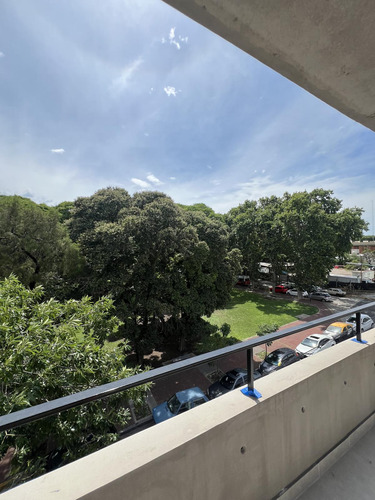 Venta Departamento 2 Ambientes Con Vista Unica Abierta Al Parque - Oportunidad 