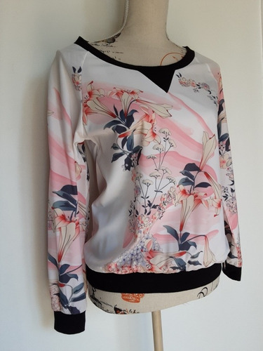 Imagen 3 de 10 de Sweater Delgado Modelo Cerrado Estampado Floreado, Talla S