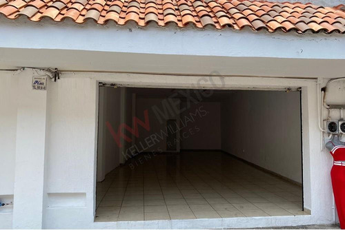 ¡renta De Local Comercial Con Excelente Ubicación En El Centro!