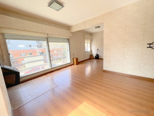 Venta Hermosa Casa De Altos, La Blanqueada, 2 O 3 Dormitorios, Al Frente, Balcón, Terraza, Sin Gastos Comunes, Independiente, Divina