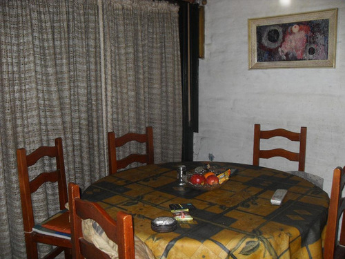 Imagen 5 de 11 de Chalet 5 Amb. Buen Estado S/lote 10x42m² Con Parque Y Pileta - Moron