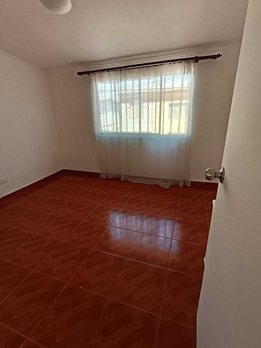 Casa De Dos Pisos 2h 2b 2e (92834)
