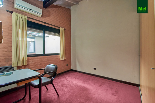 Deslumbrante Casa Distribuida En Pb Con Jardín Y Pileta