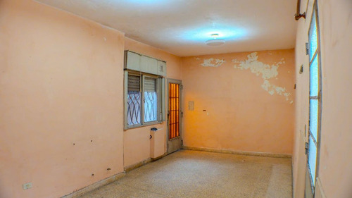 Casa De Pasillo En Venta Con Con Patio Y Terraza