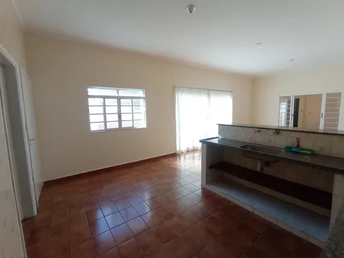 Casa Ampla Com 3 Dormitórios Em Ótimo Bairro Residencial