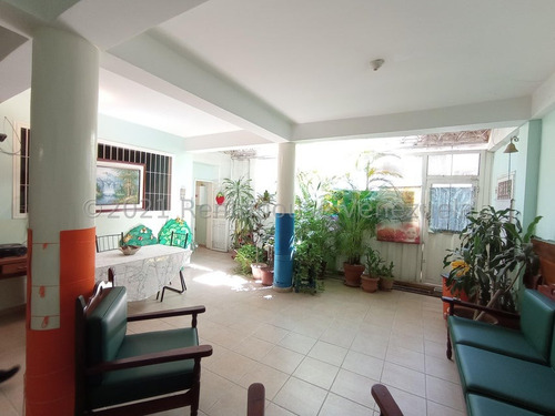 Excelente Propiedad Para Invertir, Casa 6h7b, 2 Plantas, Terraza, Con Excelente Ubicación Y Vigilancia 24/7. Hasiso.