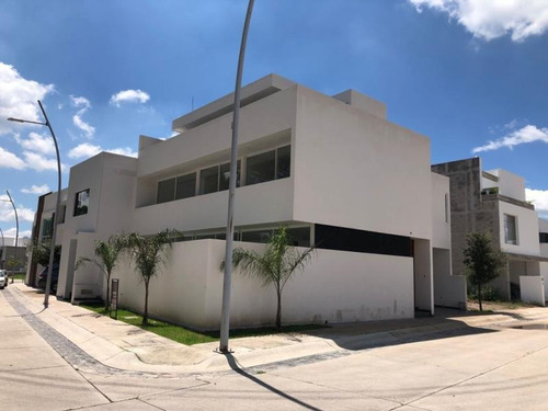 Imagen 1 de 12 de Casa Sola En Venta Loretta