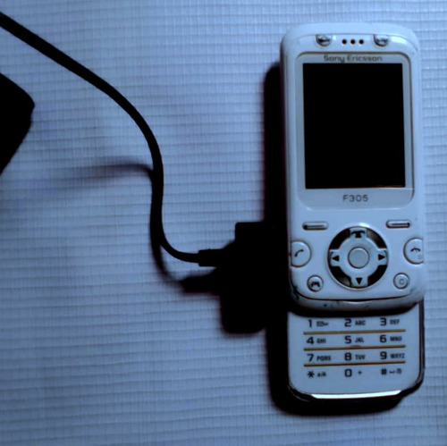 Sony Ericsson F305 . (coleccionistas )