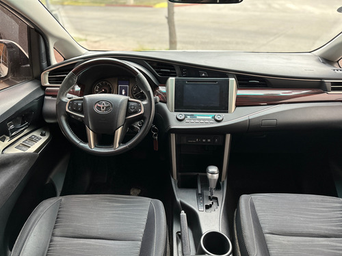 Toyota Innova 2.7 Srv 6at 8a