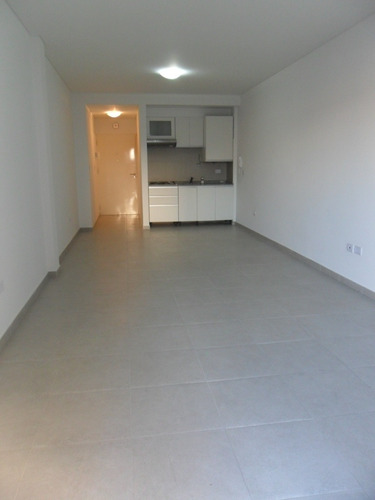 Lindo Monoambiente Con Balcón En La Calle La Rioja Al 400, Balvanera