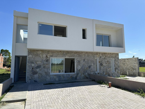 Se Vende - Duplex En Zona Sur - A Estrenar - 3 Dormitorios - Barrio Cerrado