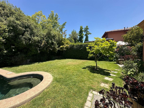 Maravillosa Casa Con Lindo Jardín En Pie Andino