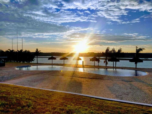 Imagem 14 de 14 de E Um Lote Em Um Condomínio Fechado.