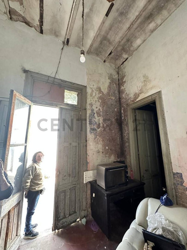 Casa A Reciclar Con Amplio Terreno Y Tinglado En El Fondo