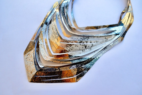 Imagen 4 de 4 de Collar Colores Plata, Oro, Blanco Y Negro