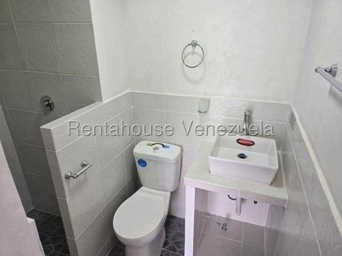 Local En Alquiler Colinas De Los Chaguaramos 25-24133