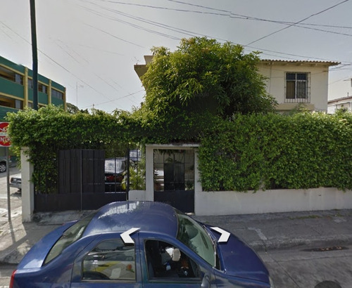 Imagen 2 de 9 de Casa + Dep. + Local En Excelente Ubicación
