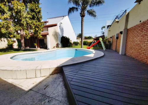 Importante Chalet Sobre 2 Lotes El Palomar.