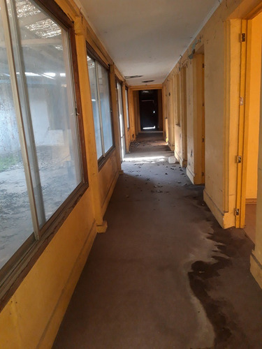 Venta Oficina 245 Mtrs.2 Terreno Y 8 Dependencias. 3.200 U.f