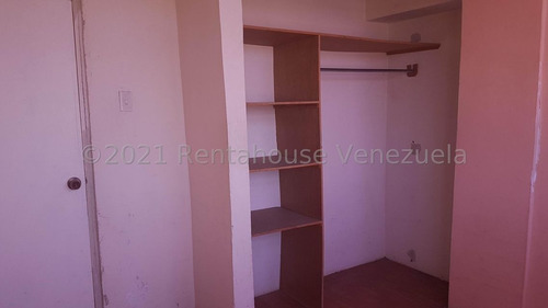 Imagen 4 de 6 de Amplio Apartamento En Venta En El Centro De Coro #22-6636 04146954944