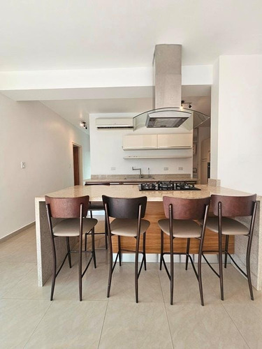 Inzitu Realtors Vende Apartamento En Venta En El Parral, Valencia Cm