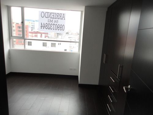 Imagen 3 de 13 de Av. Orellana. Arriendo Departamento De Un Dormitorio Con Parqueadero. Cerca Parque La Carolina.