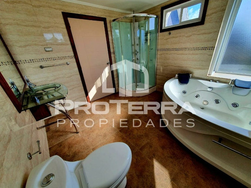 Hermosa Casa En Sector Residencial