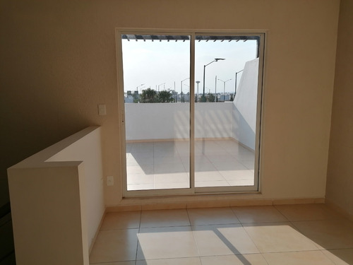 Enorme Casa Con Terraza 3 Recamaras Y 2 Salas De Tv