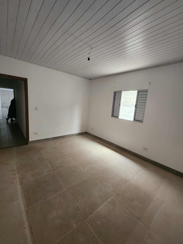 Casa Térrea Com 02 Quartos E 02 Vagas De Garagem