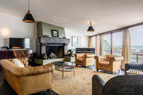 Casa De Seis Dormitorios En Primera Linea Frente Al Mar En Península De Punta Del Este