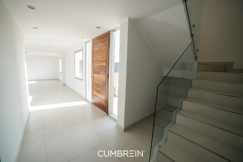 Gran Casa A Estrenar En La Castilla Club De Campo