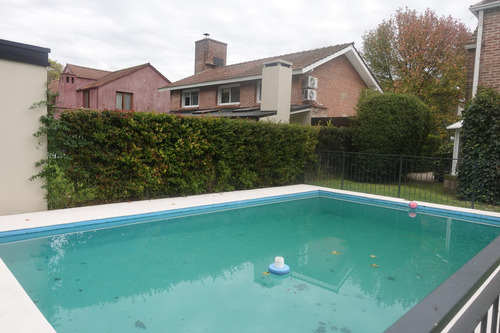 Excelente Casa En Pequeño Y Exclusivo Barrio Cerrado!