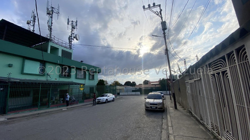   Maribelm & Naudye, Venden Casa Multinivel Con Un Local En Pb, Anexo Y Mas En  Zona Oeste, Barquisimeto  Lara, Venezuela, 7 Dormitorios  4 Baños  309 M² 