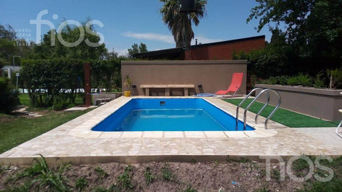 Venta Casa De Dos Dormitorios Con Gran Espacio Verde En Oliveros