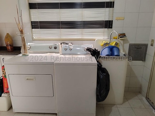 Apartamento En Venta. Urb. Colinas De Valle Arriba.