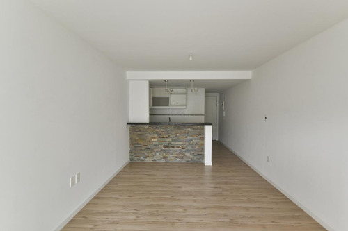 ¡apartamento Monoambiente En Venta En Buceo Con Patio Y Parrillero!