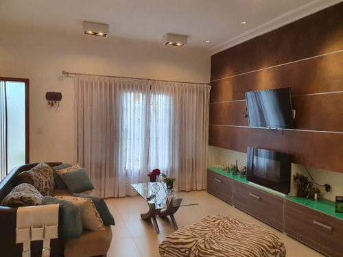 Venta Calle Lavalle 470 Casa 3 Dormitorios.