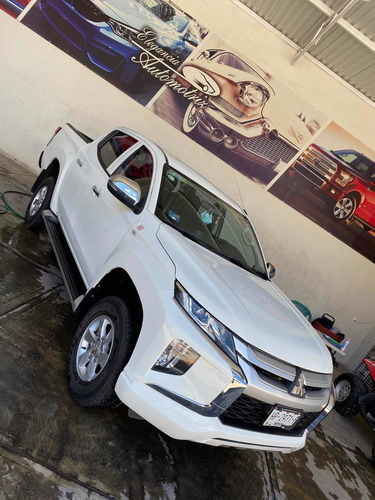 Imagen 2 de 13 de Mitsubishi L200 2020 2.4 Cabina Doble 4x2 Mt