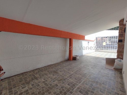 Casa En Venta Res. El Centro Maracay 23-30902 Yb