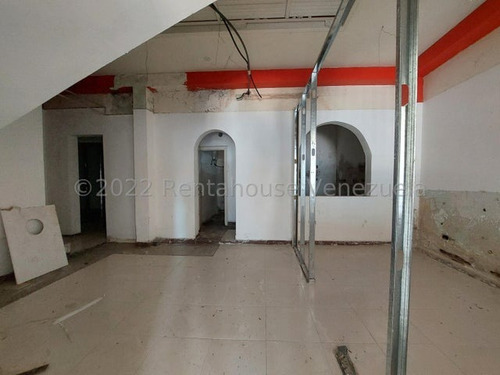 Comercio De Fácil Acceso A Vías Principales, Ubicado En Zona De Alto Potencial Comercial. Calle Junin. Maracay Rah 23-7446