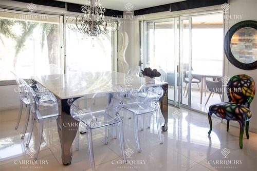 Gran Oportunidad De Venta, En La Zona Del Puerto De Punta Del Este.